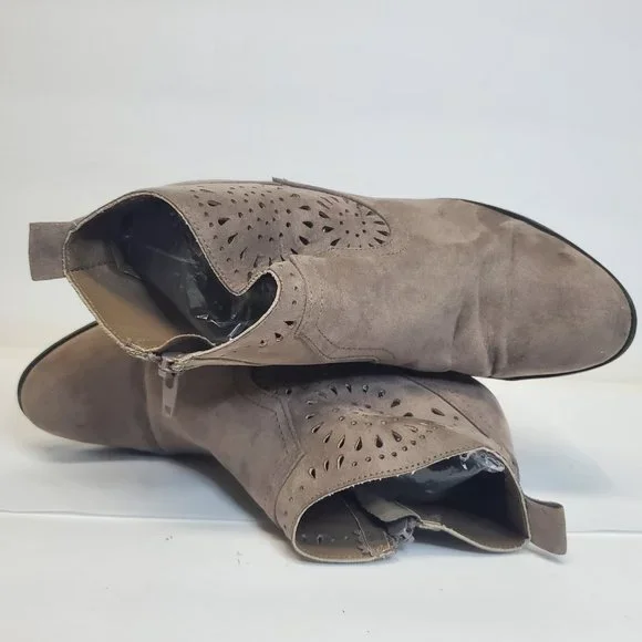 Qupid Taupe Ankle Laser Cut Stacked Heel Side Zip Women's Botties US 8 - Picture 3 of 6